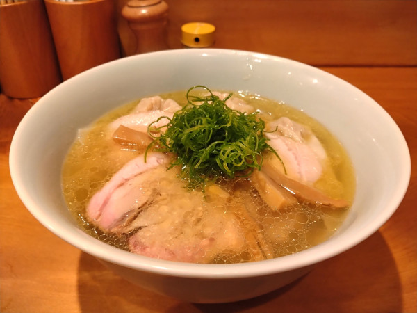 「わんたん塩そば（細麺）」@中華そば しば田の写真