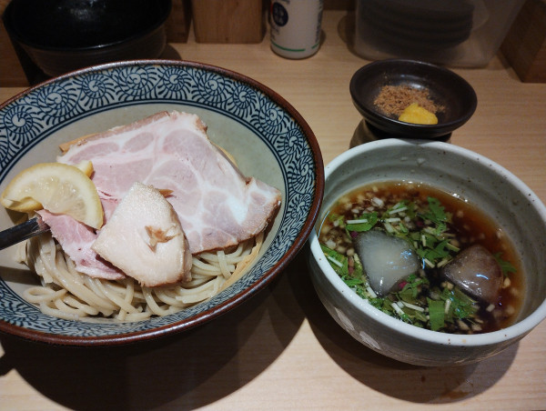 「冷製つけ麺(親子丼)」@地鶏と蟹 中華そば 礎の写真