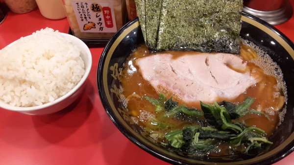 「ラーメン　100円ライス」@横濱家系ラーメン 六代目野中家の写真