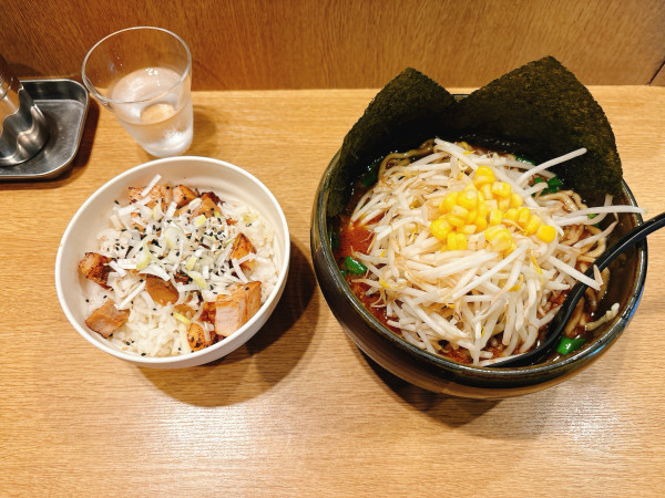 「みそらーめん＋チャーシュー丼」@らーめんダイニング ど・みそ 京橋本店の写真