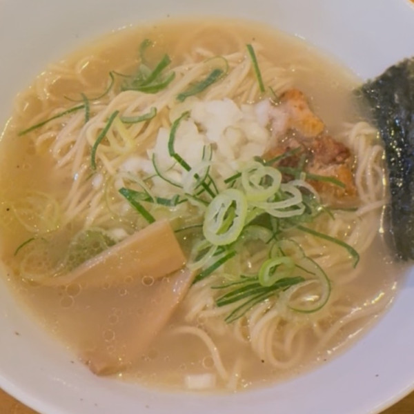 「鶏塩そば 780円＋焼鳥3種」@鶏中華蕎麦 縁真の写真