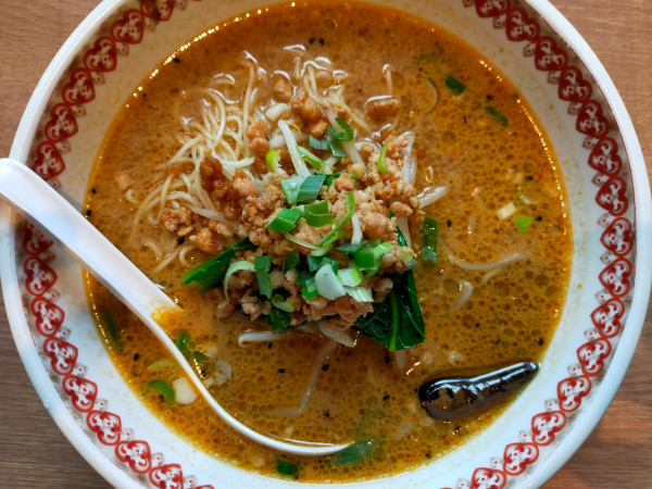 「担々麺880円」@餃子の王様 龍吟 みなとみらい店の写真