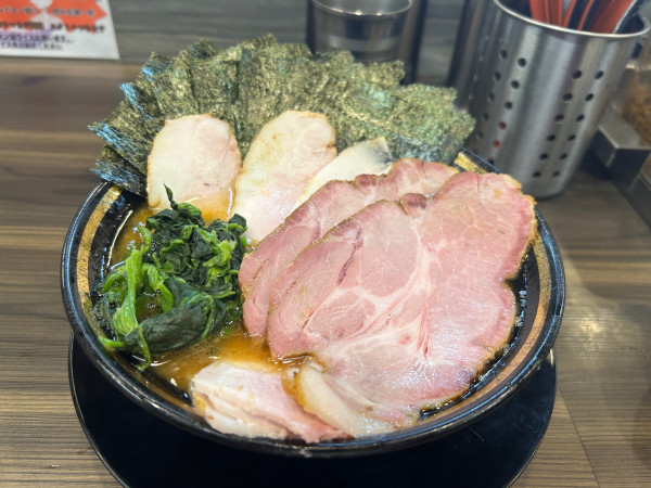 「チャーシューメン　肩ロースチャーシュー×2    のり　カタコイ」@家系ラーメン がくの写真