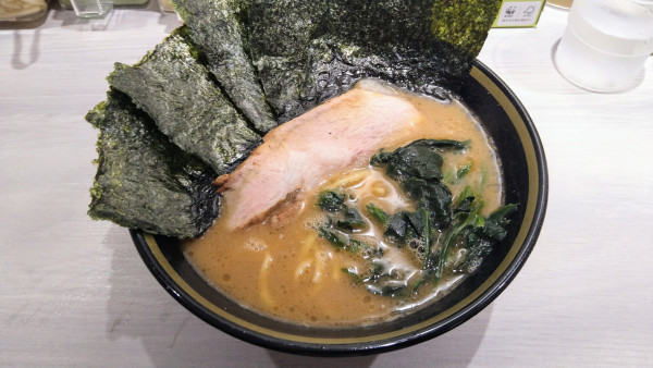 「ラーメン(味濃いめ･麺硬め)+海苔」@横浜家系ラーメン てつ家の写真