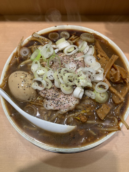 「札幌ブラック味玉入り」@札幌六坊の写真