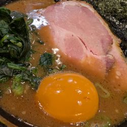 チャーシューめん・味玉＆ほうれん草増し