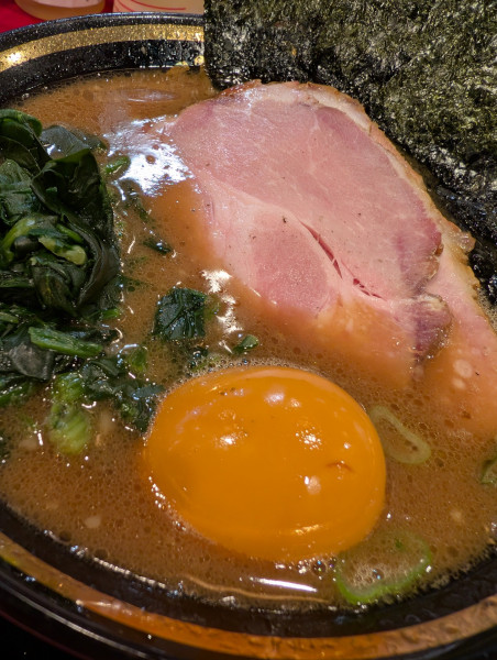 「チャーシューめん・味玉＆ほうれん草増し」@王道家直系我道家 OSAKAの写真