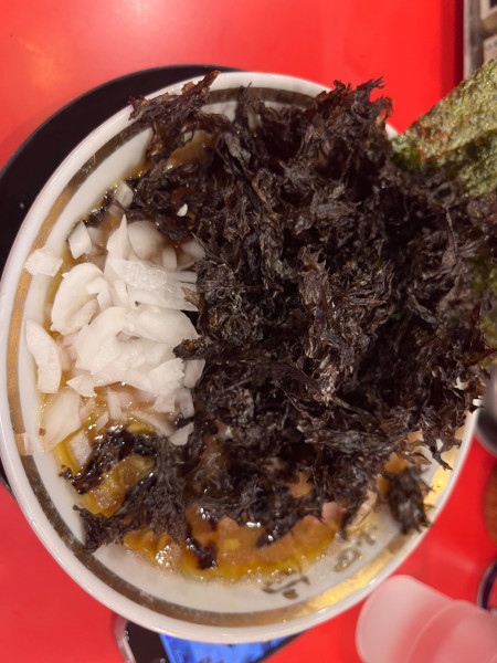 「朝ラーメン(並)780円＋岩のり200円＋フォロワー玉葱」@横浜家系ラーメン 大輝家の写真