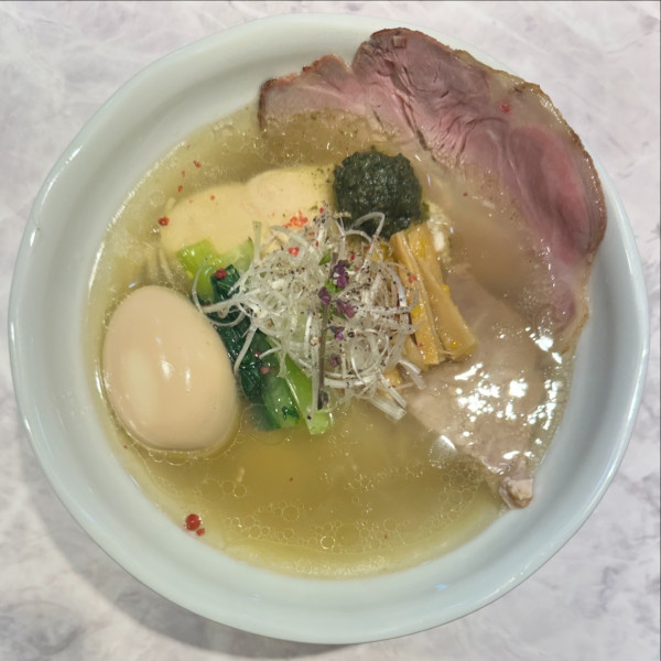 「3種のチャーシューととろっと味玉の塩らーめん」@shizukuの写真