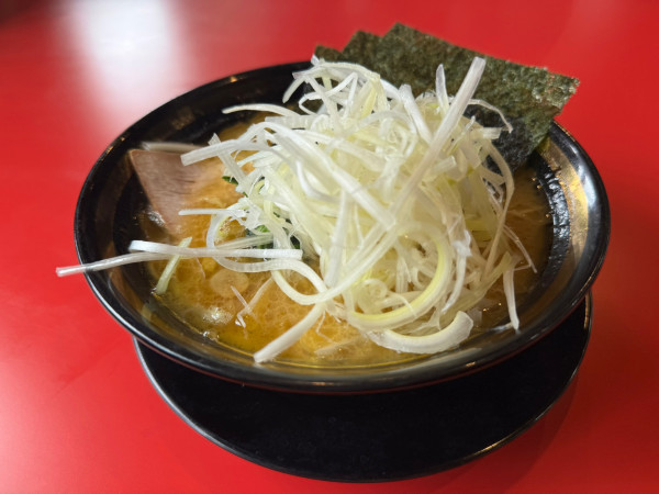 「白ネギ豚骨醤油ラーメン」@豚骨醤油ラーメン 尽者の写真