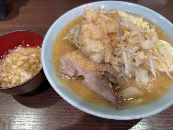 「ラーメン半分＋味噌変更+ブタカスアブラ」@ラーメン富士丸  西早稲田店の写真