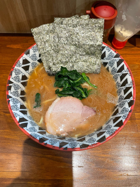 「ラーメン(900円)麺固め」@家系ラーメン いんなみ家の写真