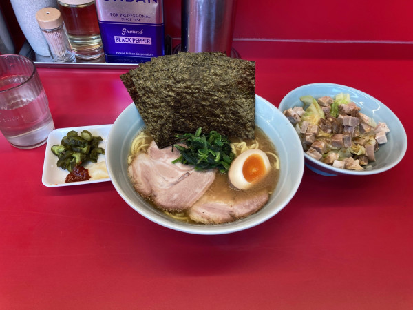 「特製ラーメン + キャベチャー 計1250円」@横浜ラーメン 武蔵家 東名川崎店の写真
