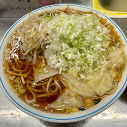 ワンタン麺 大盛 もやし コマネギ 生卵 1250円