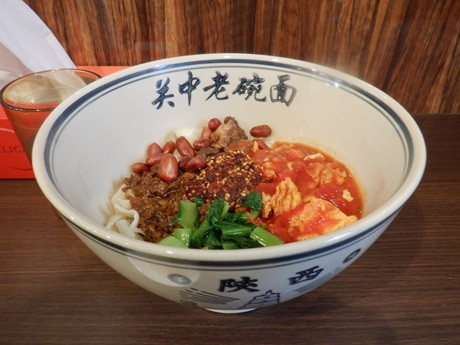 「陜西名物三合一ビャンビャン麺」@陝西面館の写真