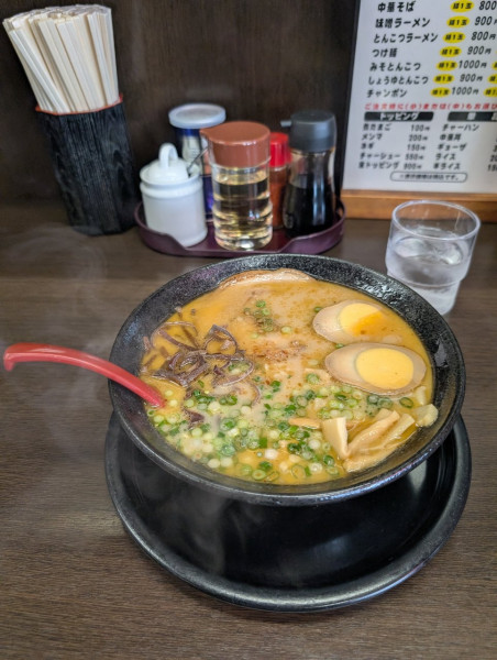 「豚骨醤油＋煮玉子」@きむら屋の写真