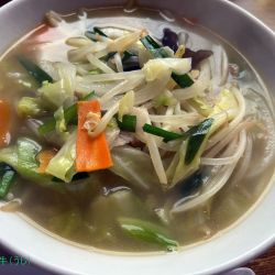 たんめん(900円)、焼き餃子(450円)