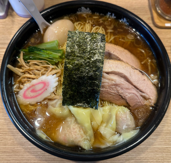 「極上魚介中華そば特盛」@麺や独歩 昭島本店の写真