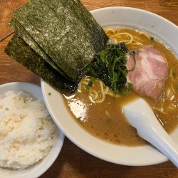 ラーメン並、小ライス、固め
