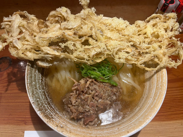 「肉ごぼう天、大盛」@豊前裏打会 萬田次郎うどんの写真