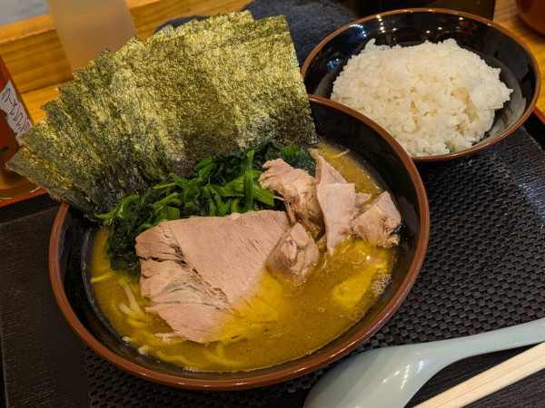「ラーメン並、のり、ほうれん草」@ラーメン見田家の写真