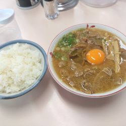中華そば中盛肉入り+生卵+ライス