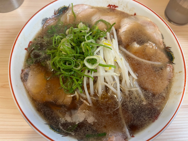 「特製ラーメン(大盛、チャーシュー)、固め」@本家 第一旭 新宿店の写真