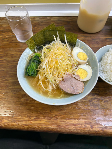 「ネギラーメン　味玉　ほうれん草」@まこと家の写真