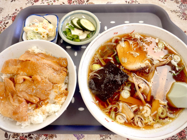 「ミニ焼肉丼セット（850円）」@お食事処 たちばなの写真