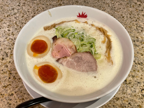 「元祖鶏白湯　味玉　￥１１６０」@名古屋コーチンラーメン はなれの写真