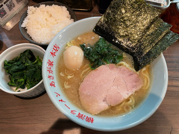 「ラーメン+ほうれん草」@横濱ラーメン あさが家 本店の写真
