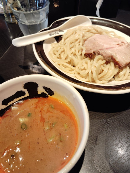 「濃厚つけ麺 赤」@麺屋武蔵 武骨相傳の写真