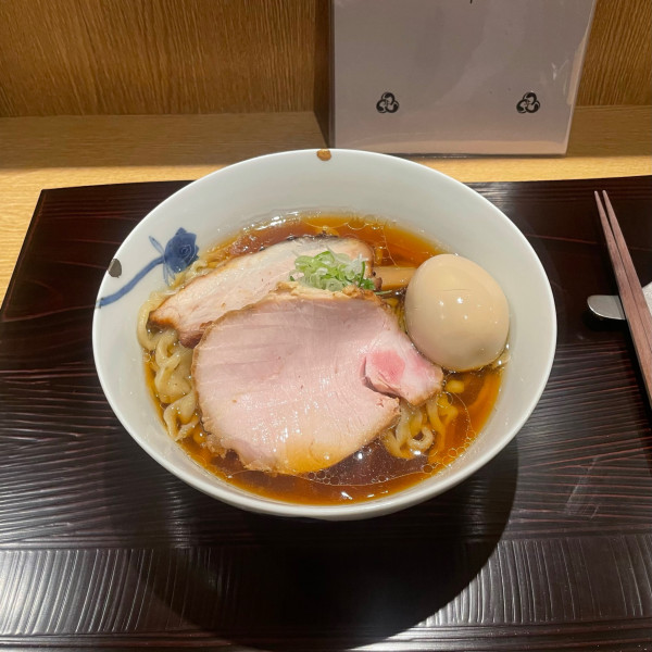 「醤油+味玉」@麺 みつヰの写真