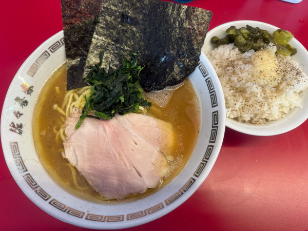 「らーめん中+無料ライス」@家系ラーメン 佐々喜家の写真
