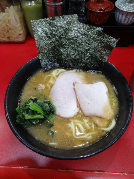「ラーメン900円硬」@杉田家 千葉駅前店の写真