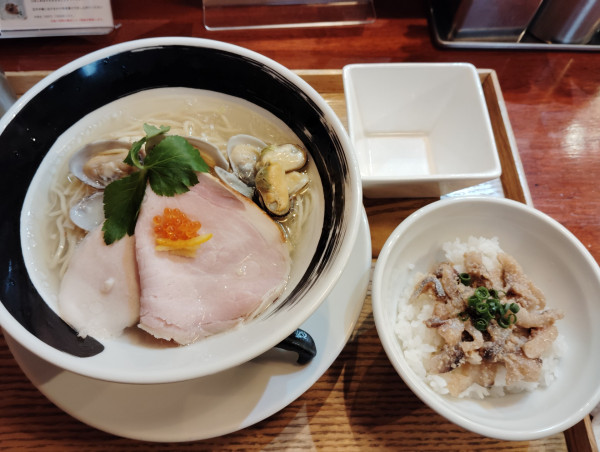 「浅利とムール貝の汐そば1000円ごま鯵ごはん350円」@麺処しろくろの写真