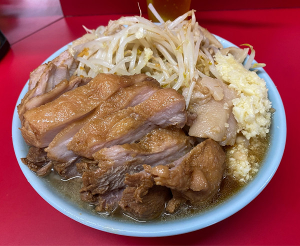 「小豚W  味玉子」@ラーメン二郎 新宿歌舞伎町店の写真