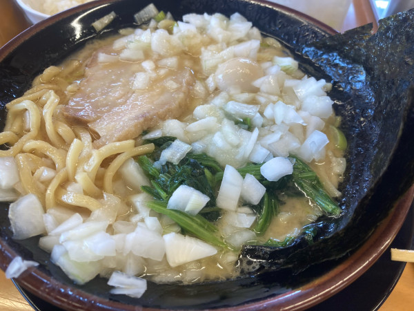 「醤油ラーメン+ランチタイムサービスライス」@横浜家系ラーメン 宮本商店 ひたちなか店の写真
