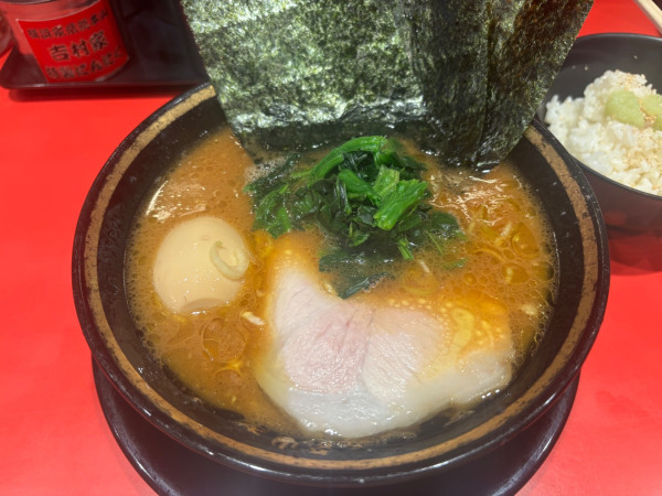 「ラーメン、味玉、半ライス」@環2家 川崎店の写真