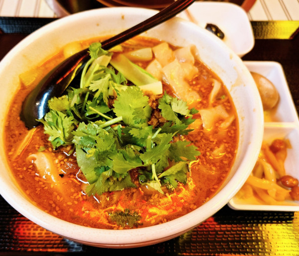 「担々刀削麺」@鴻運 西安刀削麺の写真