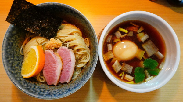 「鴨だし醤油昆布水つけ麺＋味玉」@麺堂にしき 池袋西口店の写真