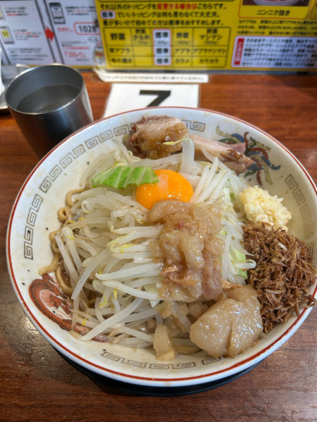「小ラーメン(1000円)ニンニク･アブラ 汁なし(100円)」@豚山 関内店の写真