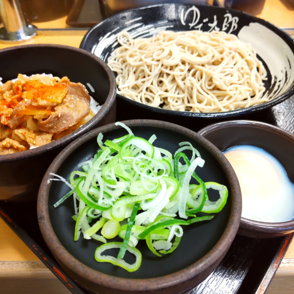 「豚丼セット（￥750）＋温泉玉子（クーポン）」@ゆで太郎 蒲田中央通り店の写真