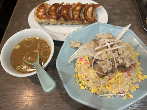 「背脂炒飯＋餃子　平日ランチセット」@中華 味一の写真