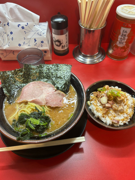 「中盛りラーメン(1000円)やわめ･濃いめ 賄い飯(220円)」@とらきち家 光の写真