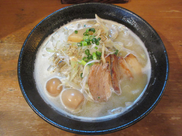 「煮干し鯛らーめん（800円）」@熱々肉汁餃子 あじくらの写真