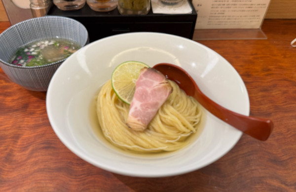 「冷やしつけ麺（塩）¥1300」@三馬路 東京店の写真