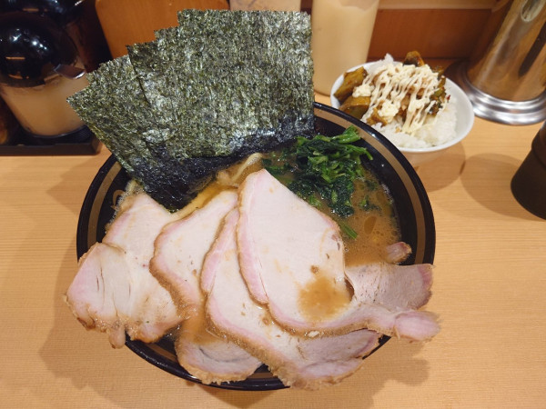 「燻製チャーシューメン のり」@横濱家系ラーメン 四代目 野中家の写真