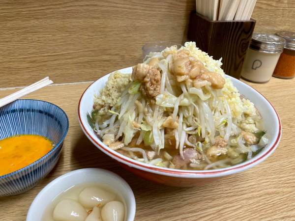 「ラーメン/ショウガ/生玉子/岩下のピリ辛らっきょう」@ラーメン二郎 栃木街道店の写真