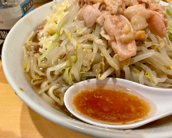 「小豚ラーメン(ヤサイ ニンニク アブラ 麺柔らかめ)」@ラーメン二郎 前橋千代田町店の写真